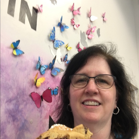 Meet your Posher, Tracy - Picture 1 of 1